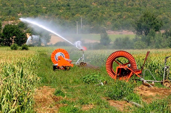 Study Irstea 2017 on the assessment of potential water savings to the plot achievable by modernizing irrigation systems - C. Serra and B. Molle Wittling